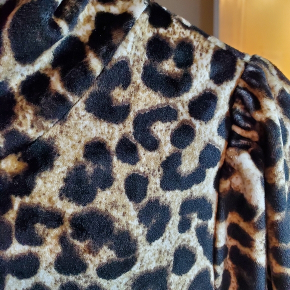 Michael Kors hoodie so soft and warm. Size S - Picture 5 of 7